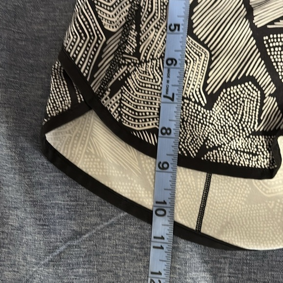 Lululemon Speed Shorts Patterned Floral Athletic Running Shorts Women's 6 - Picture 5 of 5